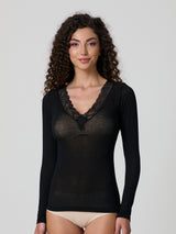 Jadea 4529 maglia nera in modal e cashmere con scollo a v in pizzo
