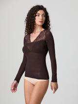 Jadea 4650 maglia caffe in modal e cashmere con scollo a V in pizzo