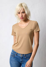 Jadea 4761 t-shirt in viscosa a costine e scollo a v colore cammello