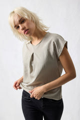 Jadea 4766 t-shirt gessata in cotone con piega centrale colore betulla