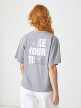 T-shirt oversize con scritte