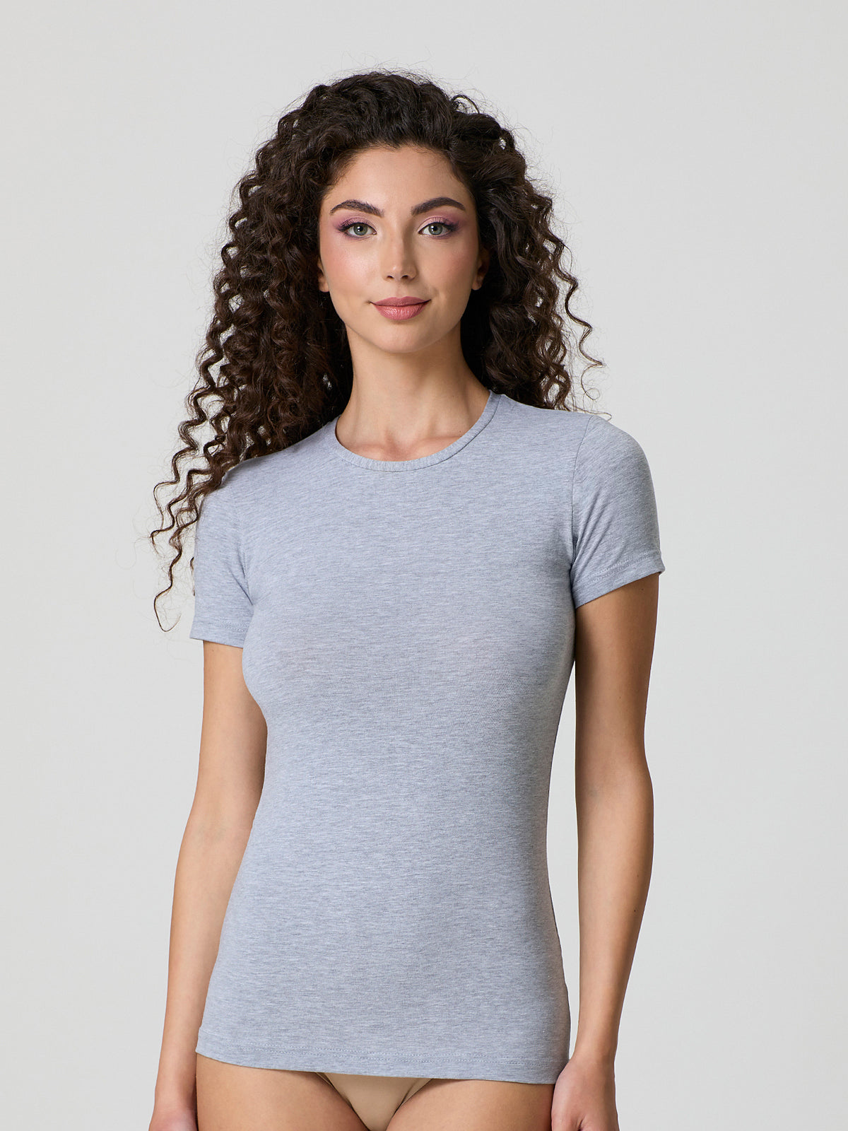 Acquista T-shirt estiva da donna in raso acetato girocollo manica corta seta di gelso tinta unita girocollo allentato mezza manica semplice seta liscia in Italia a partire da 21 Acquista T-shirt estiva da donna in raso acetato girocollo manica corta seta di gelso tinta unita girocollo allentato mezza manica semplice seta liscia in Italia a partire da 21