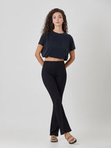 Pantaleggings in viscosa svasato sul fondo colore nero