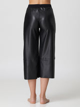 Jadea 4872 pantalone capri in similpelle gamba ampia nero 
