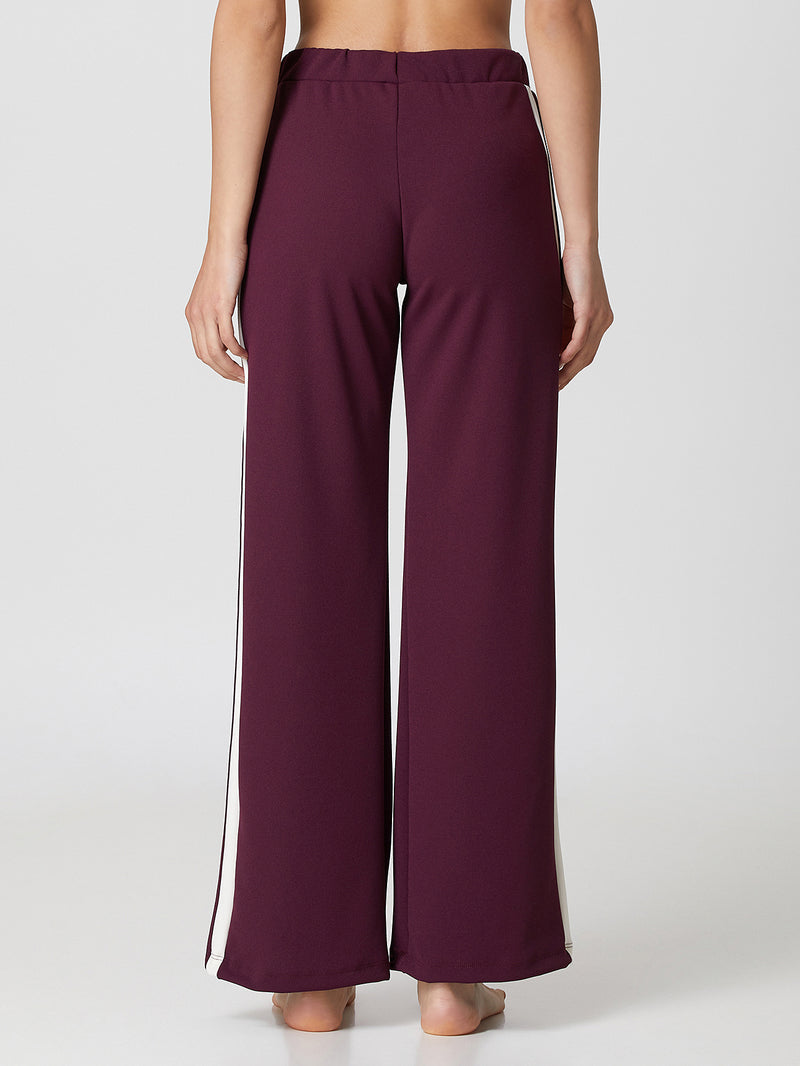 Jadea 4874 pantalone sportivo in scuba crepe con bande laterali brodeaux 
