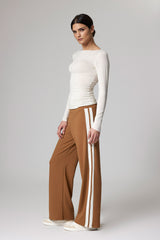 Jadea 4874 pantalone sportivo in scuba crepe con bande laterali cammello  
