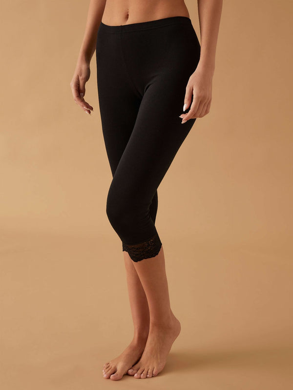 Capri-style leggings in fresh cotton with lace